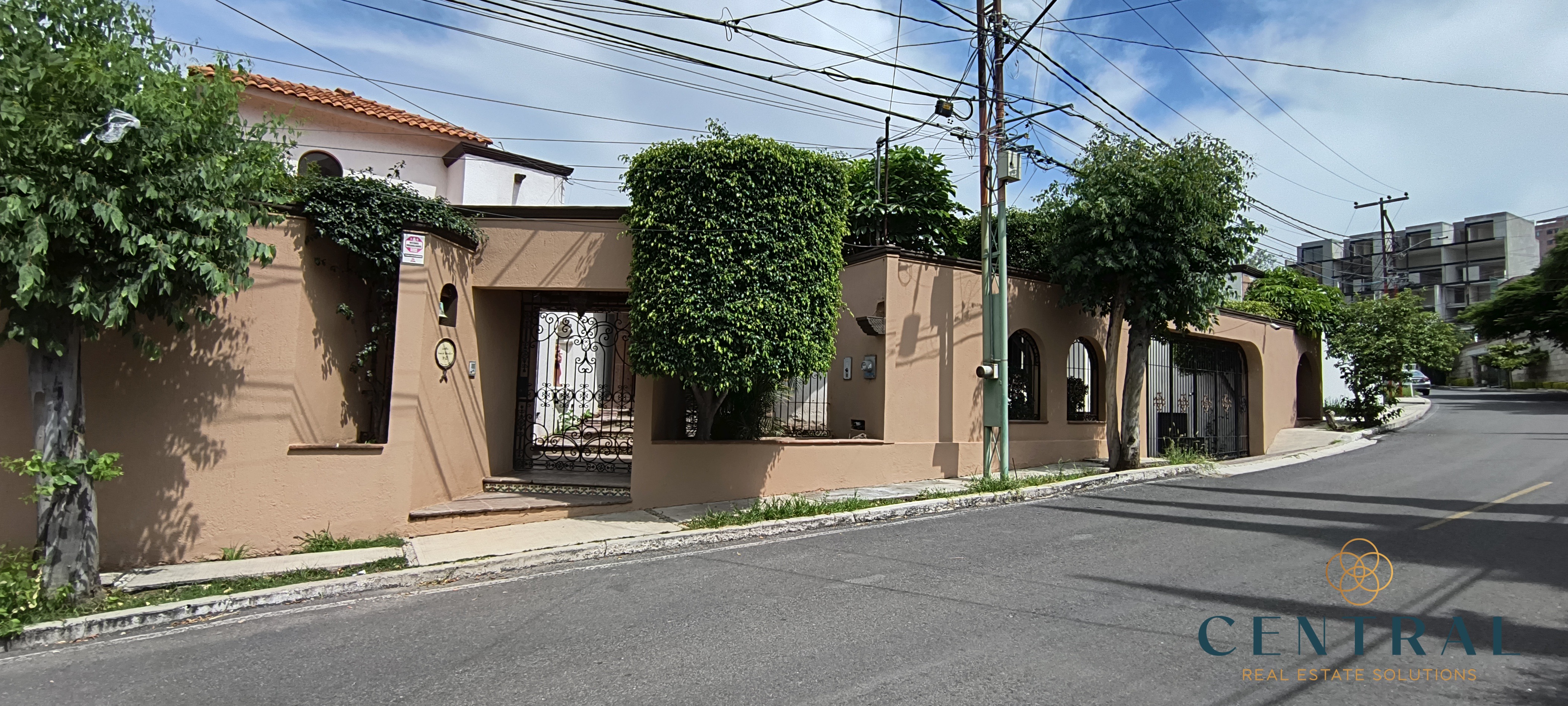 Casa en Renta en Loma Dorada de 1000 M2, $30,000 M.N. (Rentada)